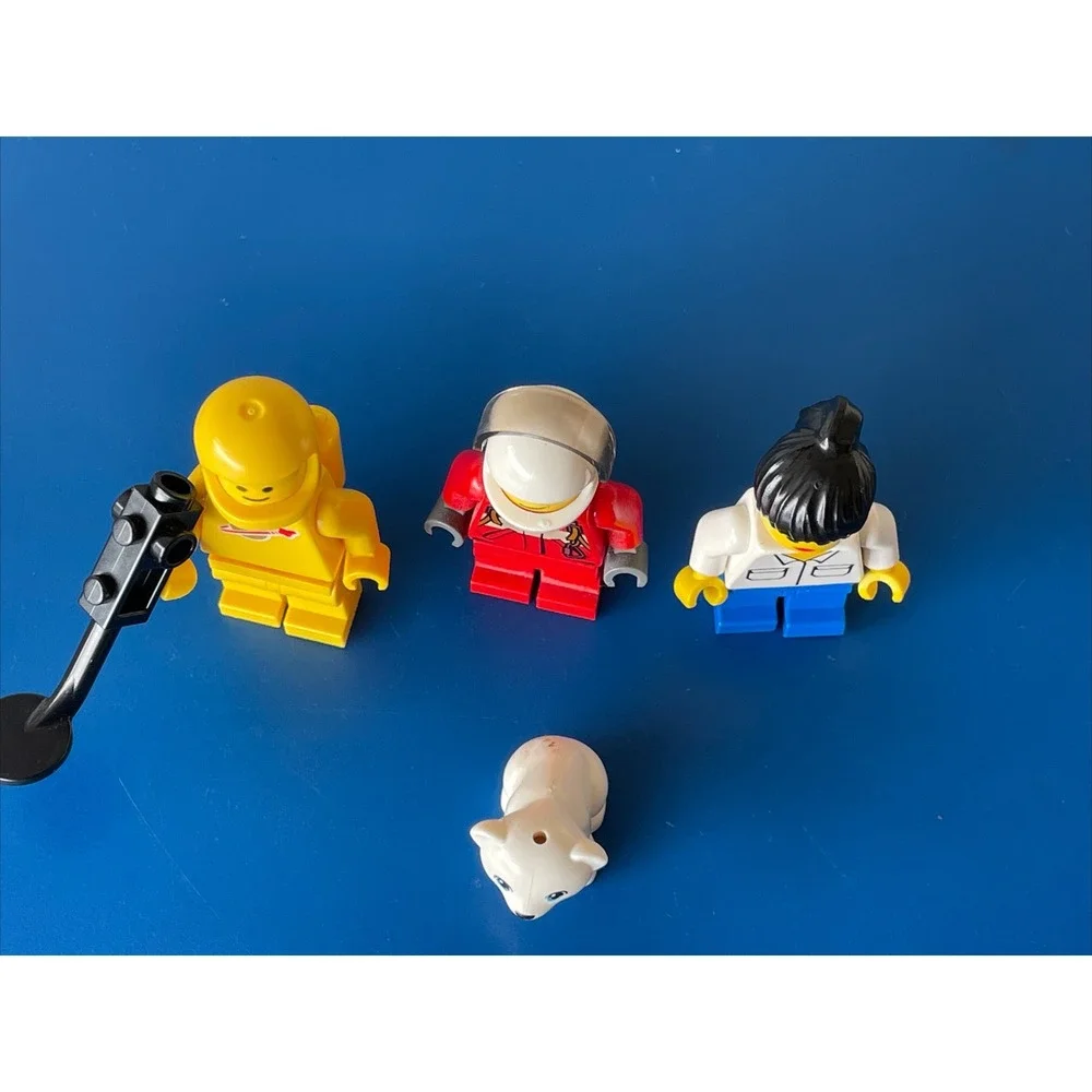 Lego Minifigures‎ Lot of 4! Vintage Spaceman, Fire Pilot, Town Woman, Bear Cub!!